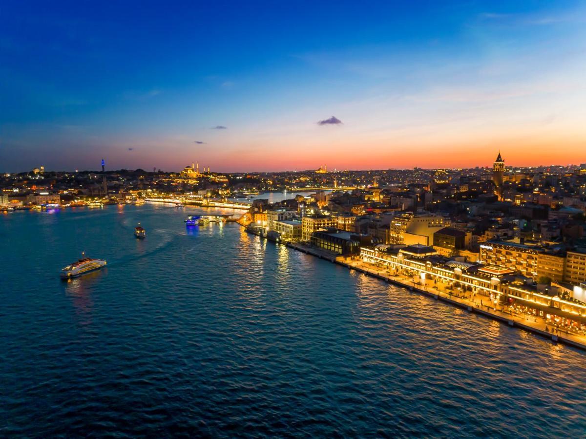 โนโวเทล อิสตันบูล บอสฟอรัส Hotel ภายนอก รูปภาพ The Golden Horn at sunset