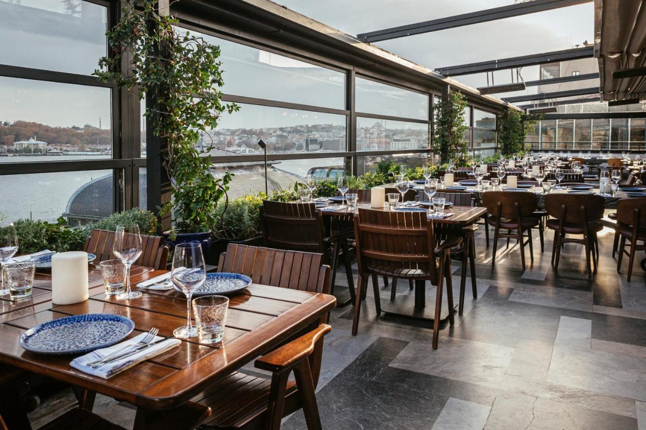 โนโวเทล อิสตันบูล บอสฟอรัส Hotel ภายนอก รูปภาพ The rooftop restaurant