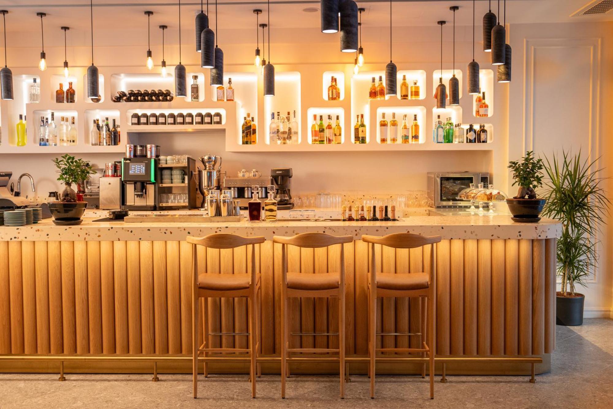 โนโวเทล อิสตันบูล บอสฟอรัส Hotel ภายนอก รูปภาพ The bar at the hotel
