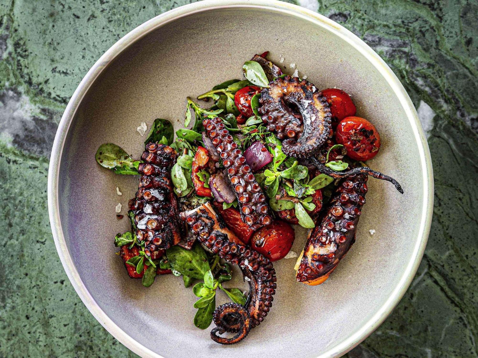 โนโวเทล อิสตันบูล บอสฟอรัส Hotel ภายนอก รูปภาพ Octopus salad