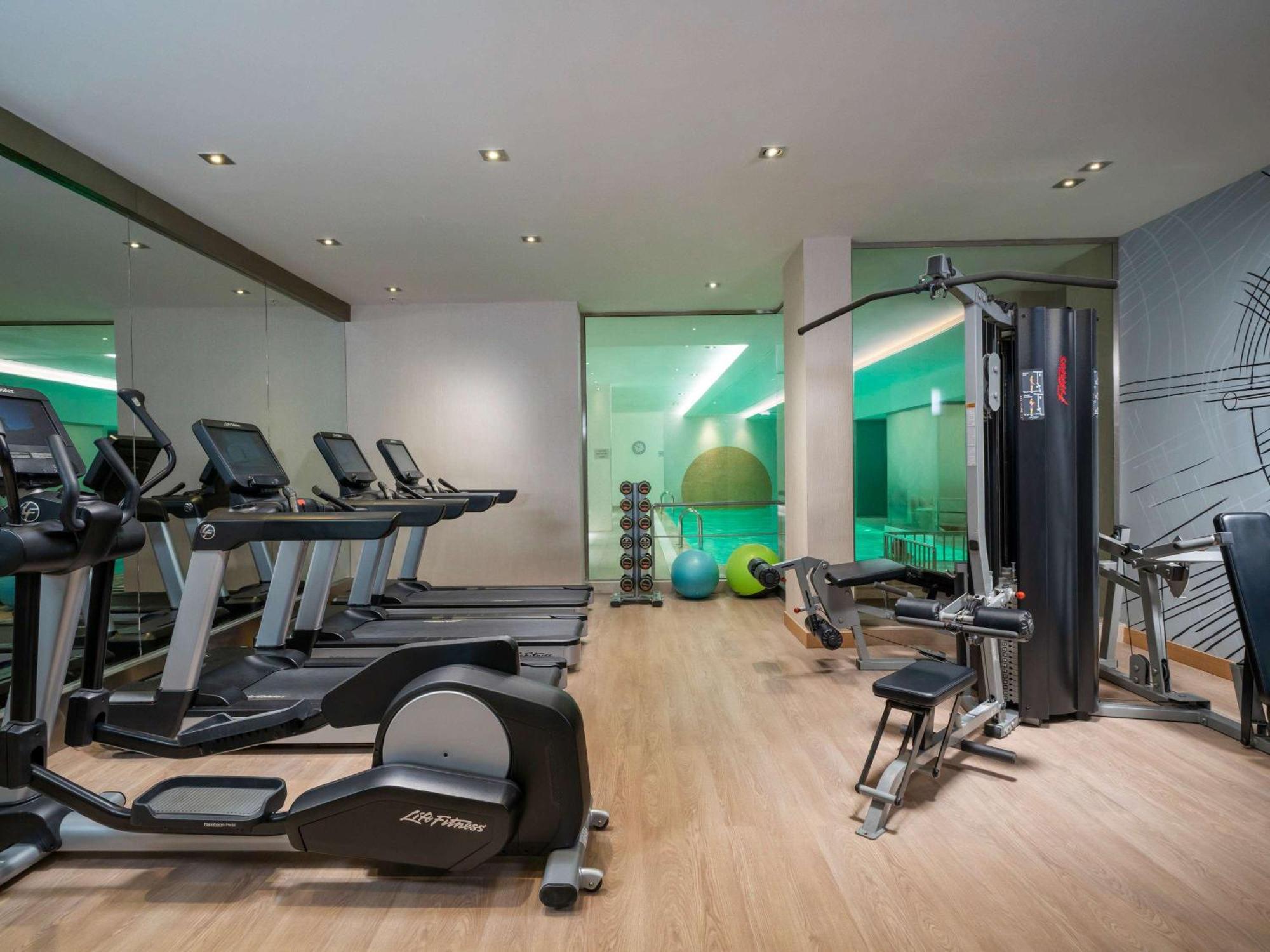 โนโวเทล อิสตันบูล บอสฟอรัส Hotel ภายนอก รูปภาพ The gym at the hotel