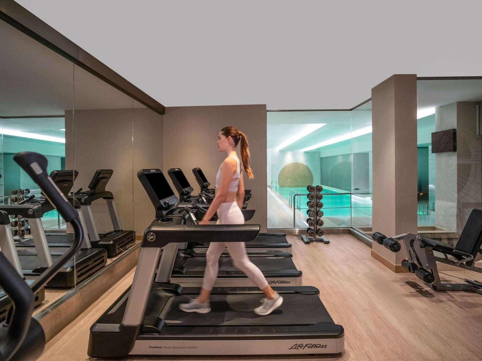 โนโวเทล อิสตันบูล บอสฟอรัส Hotel ภายนอก รูปภาพ The gym at the hotel
