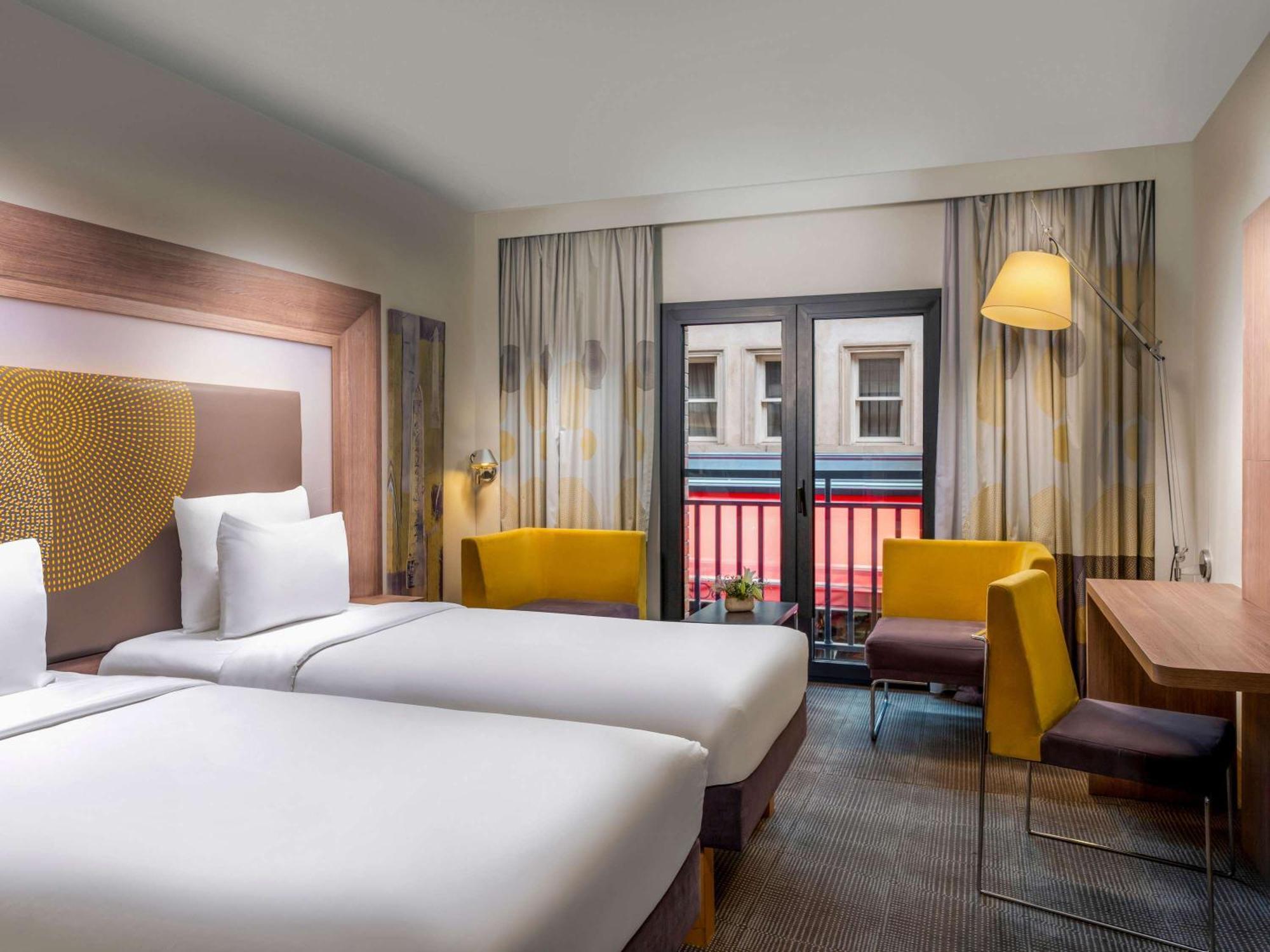 โนโวเทล อิสตันบูล บอสฟอรัส Hotel ภายนอก รูปภาพ A typical room at the hotel