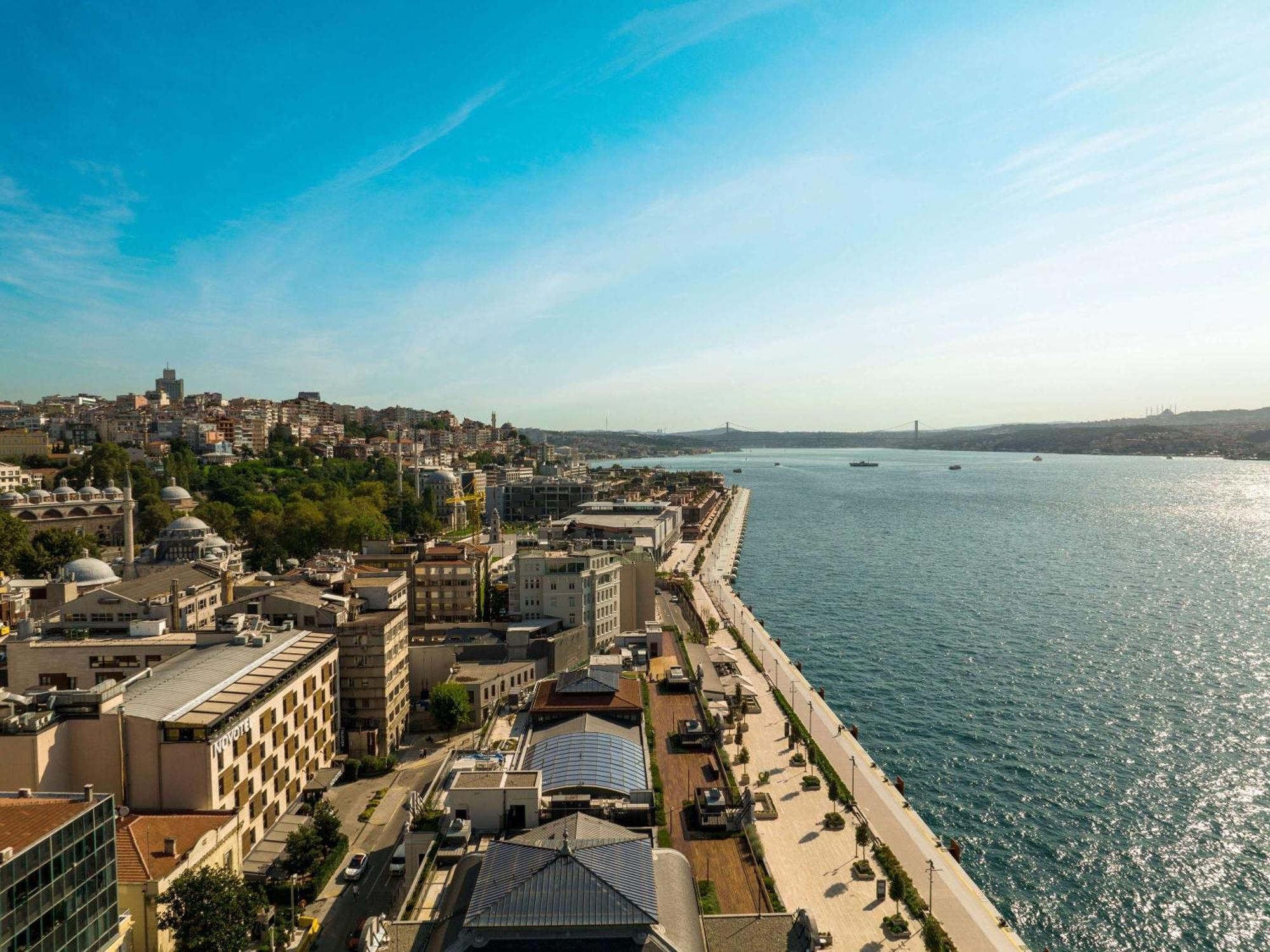 โนโวเทล อิสตันบูล บอสฟอรัส Hotel ภายนอก รูปภาพ Aerial view of the promenade
